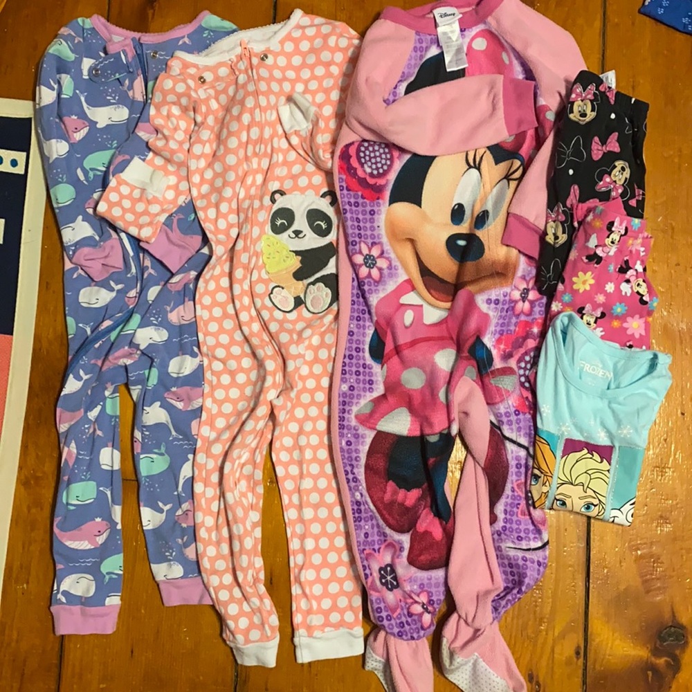 Lot of 3T pjs